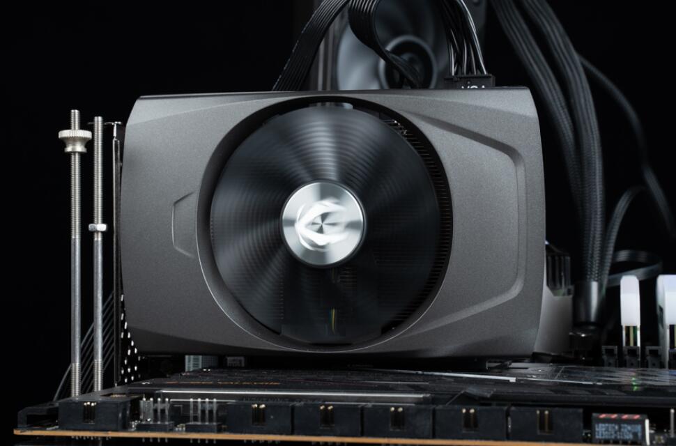 ZOTAC GAMING GeForce RTX 4060 8GB SOLO显卡开箱评测