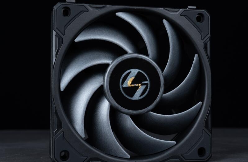 LIAN LI UNI FAN P28风扇开箱评测