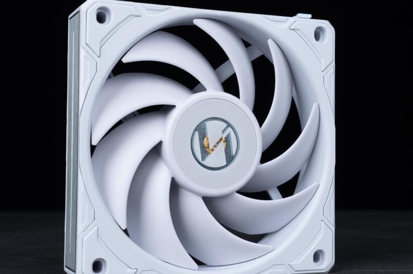 LIAN LI UNI FAN P28风扇开箱评测