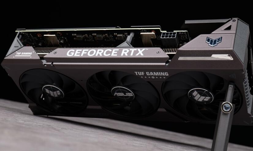 华硕TUF Gaming GeForce RTX4070 OC显卡开箱评测