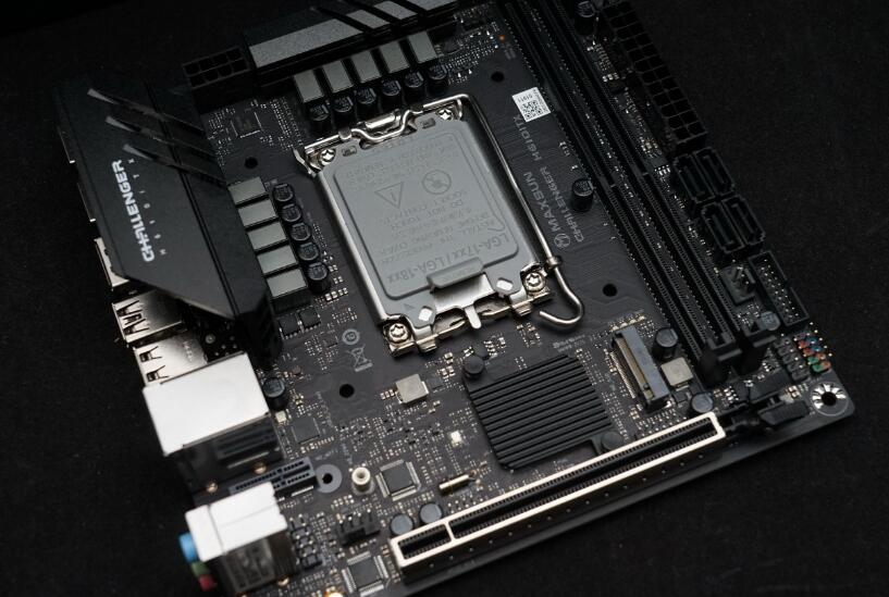 i5 12490F用什么主板好