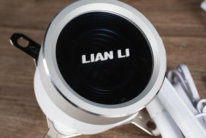 联力GALAHAD II TRINITY 360 White ARGB水冷开箱评测