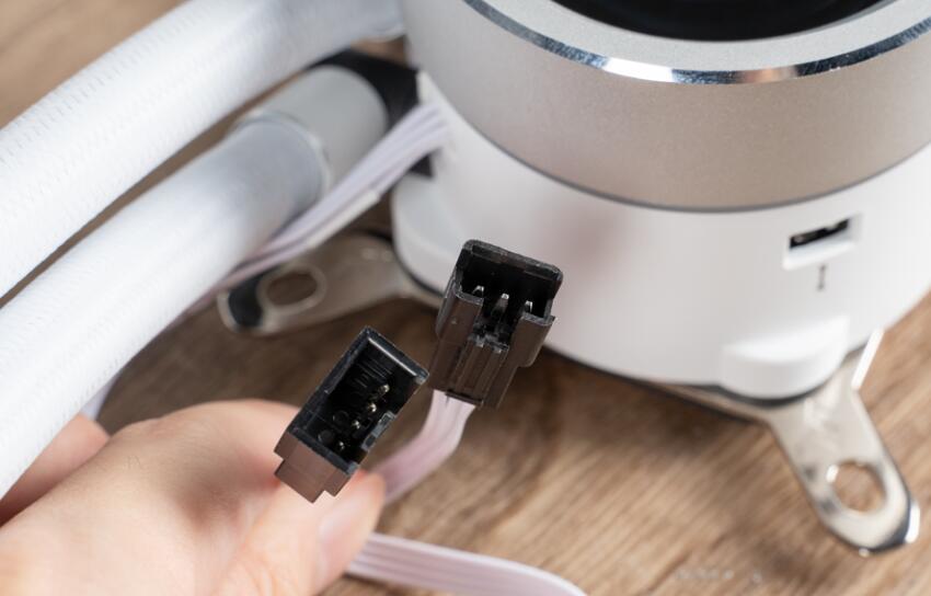 联力GALAHAD II TRINITY 360 White ARGB水冷开箱评测