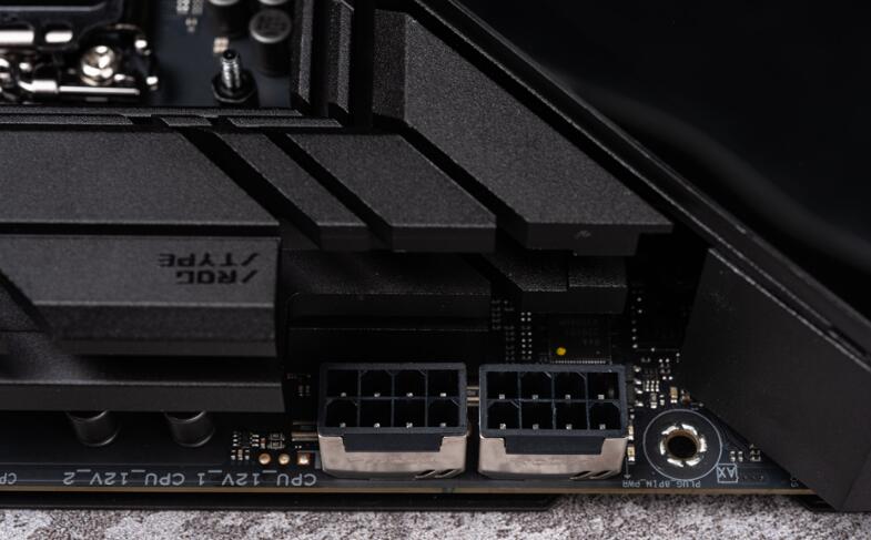 ROG MAXIMUS Z790 DARK HERO主板开箱评测