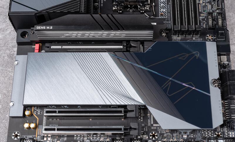 GIGABYTE Z790 AORUS MASTER X主板开箱评测