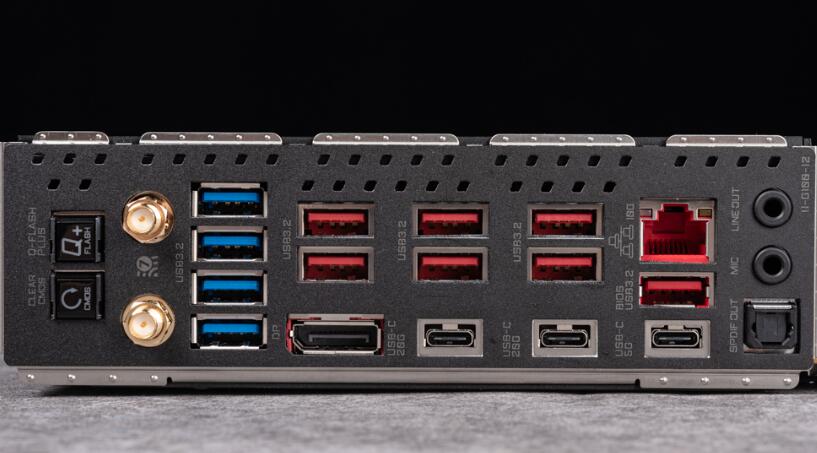 GIGABYTE Z790 AORUS MASTER X主板开箱评测