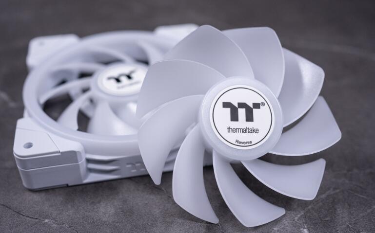 TT SWAFAN EX12 ARGB磁吸式系统散热风扇开箱评测