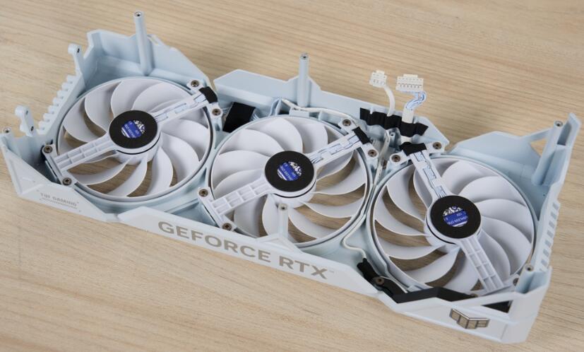 ASUS TUF Gaming RTX 4070 Ti White 12GB GDDR6X OC显卡开箱评测