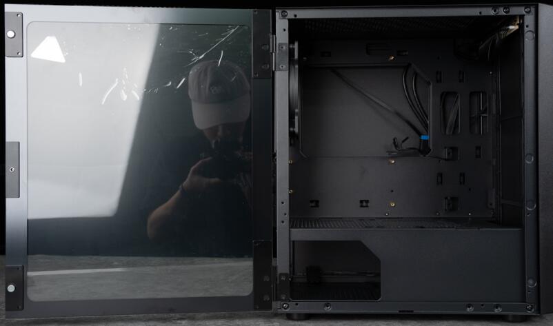 CORGAR美洲狮PURITY RGB迷你直立型机箱开箱评测