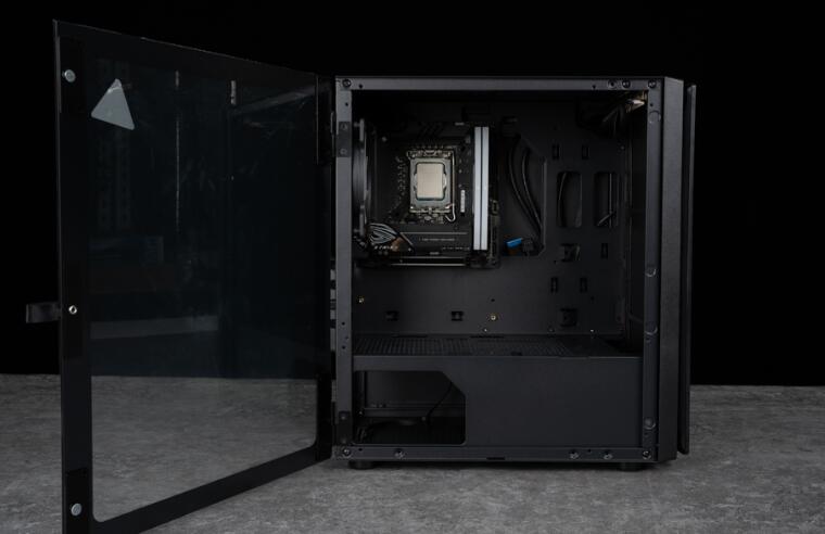 CORGAR美洲狮PURITY RGB迷你直立型机箱开箱评测