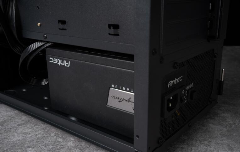 CORGAR美洲狮PURITY RGB迷你直立型机箱开箱评测