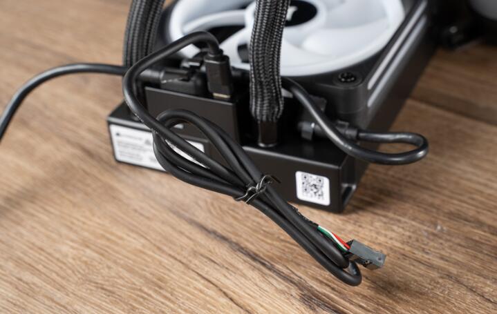 CORSAIR iCUE LINK H100i LCD一体式水冷开箱评测 CORSAIR iCUE LINK H100i LCD一体式水冷开箱评测