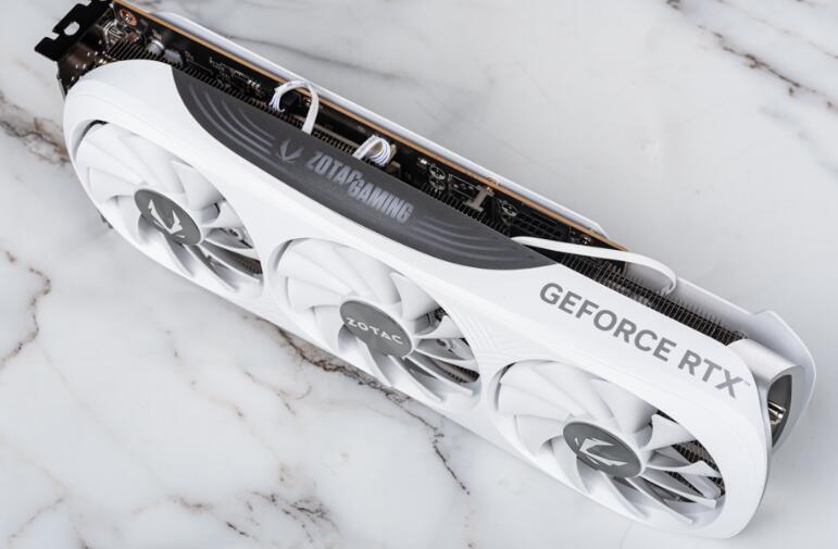 ZOTAC GAMING RTX4080Super 16GB TRINITY OC WHITE开箱评测