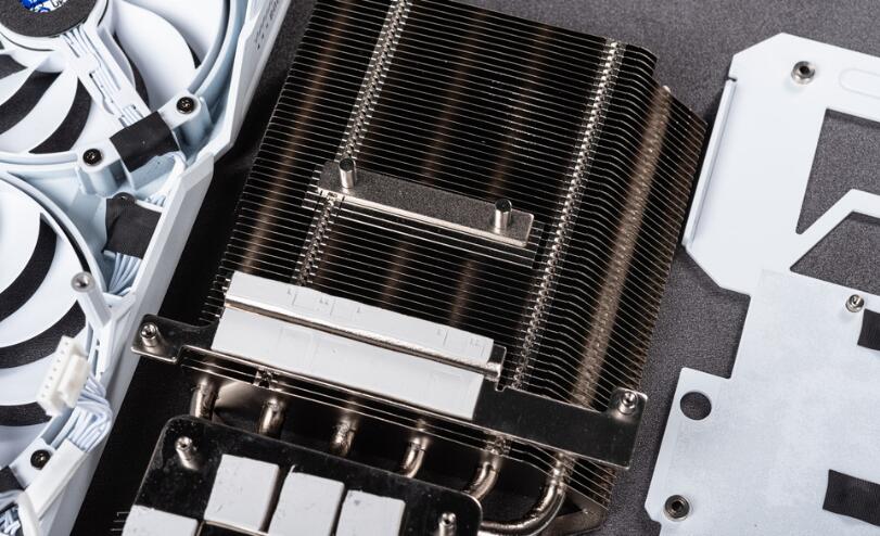 TUF GAMING Z790-BTF WIFI和RTX 4070 Ti SUPER BTF开箱评测