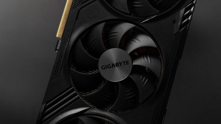GIGABYTE RTX 4070 SUPER GAMING OC 12G显卡开箱评测