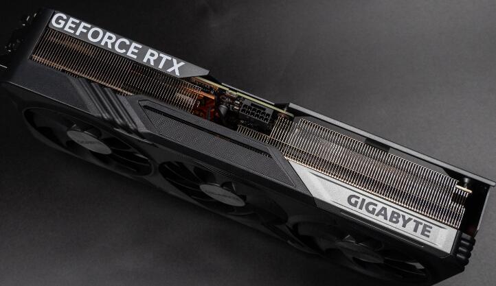GIGABYTE RTX 4070 SUPER GAMING OC 12G显卡开箱评测