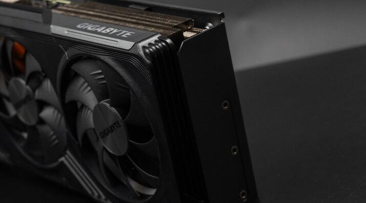 GIGABYTE RTX 4070 SUPER GAMING OC 12G显卡开箱评测