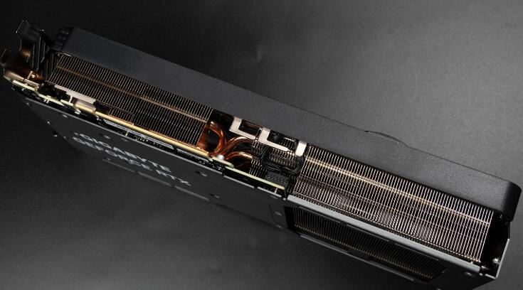 GIGABYTE RTX 4070 SUPER GAMING OC 12G显卡开箱评测