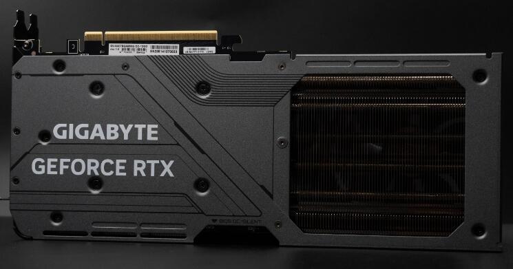 GIGABYTE RTX 4070 SUPER GAMING OC 12G显卡开箱评测
