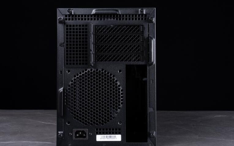 银欣SUGO 17机箱开箱评测