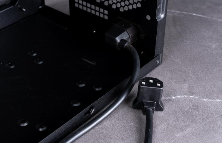 银欣SUGO 17机箱开箱评测