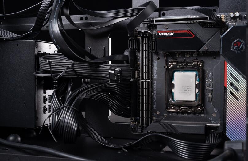 银欣SUGO 17机箱开箱评测