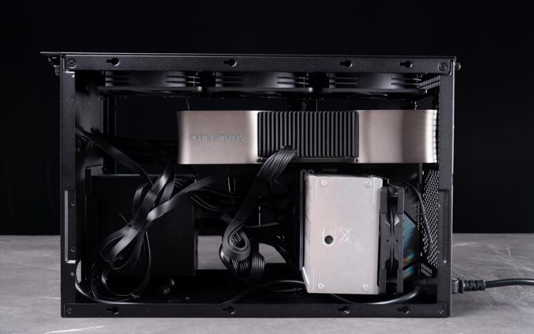 银欣SUGO 17机箱开箱评测