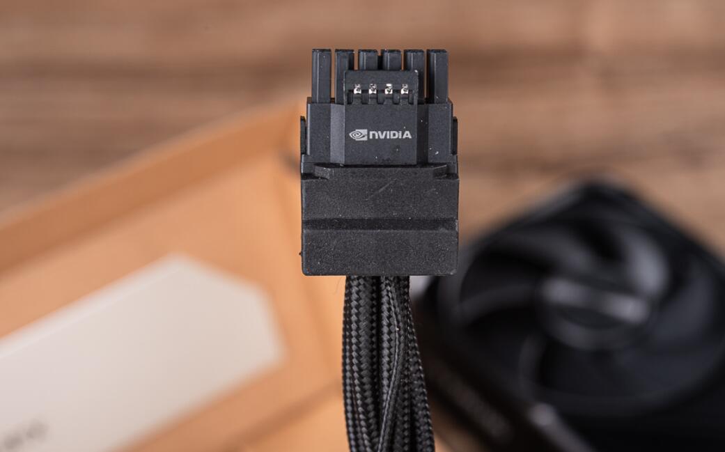 NVIDIA GeForce RTX 5070创始版显卡开箱评测 NVIDIA GeForce RTX 5070创始版显卡开箱评测