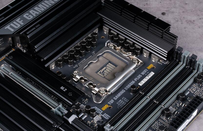 ASUS TUF GAMING B860M-PLUS WIFI主板开箱评测