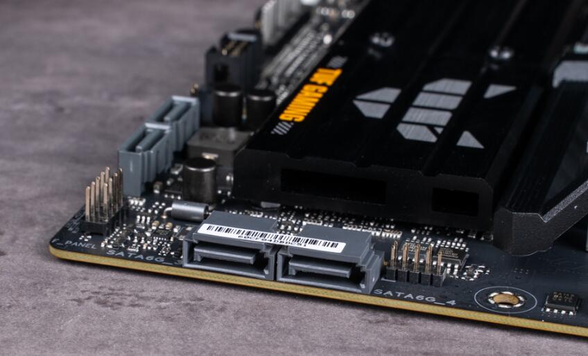 ASUS TUF GAMING B860M-PLUS WIFI主板开箱评测